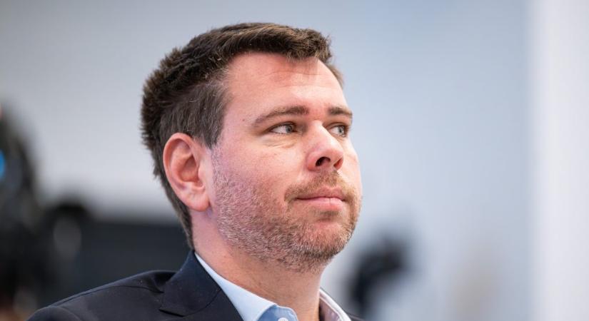 Vitézy Dávid felrótta Lázár Jánosnak a felelősség tologatását, mire Budai Gyula árulónak nevezte őt