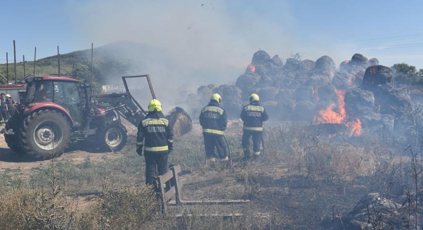 Lesújtó képek a helyszínről, a gabonát is elvitte a tűz a hevesi majornál