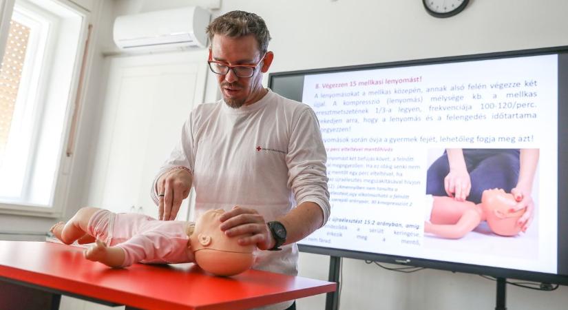 Amit minden szülőnek tudni kell - Gyermek újraélesztése lépésről lépésre – fotók, videó