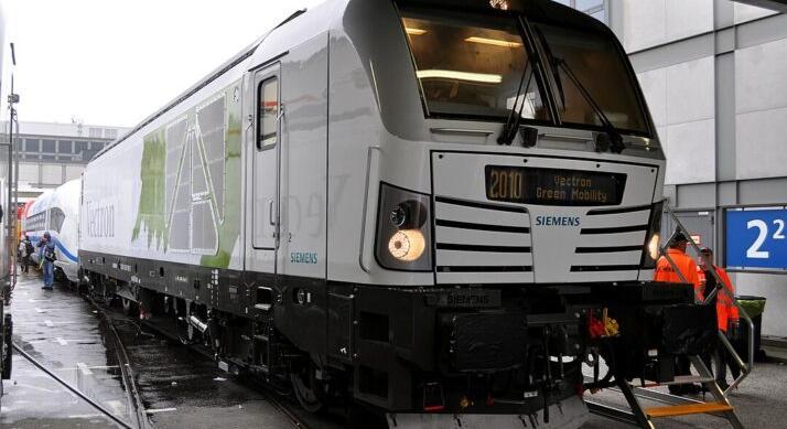 Megérkeztek a MÁV szupermozdonyai – Balatonra is az új mozdonyok mennek