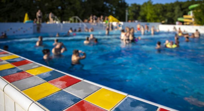„Ha tudnád, mi van a vízben, soha többé nem mártanád bele a lábujjadat” – a szakértő elárulta a medencék fehér habjának titkát