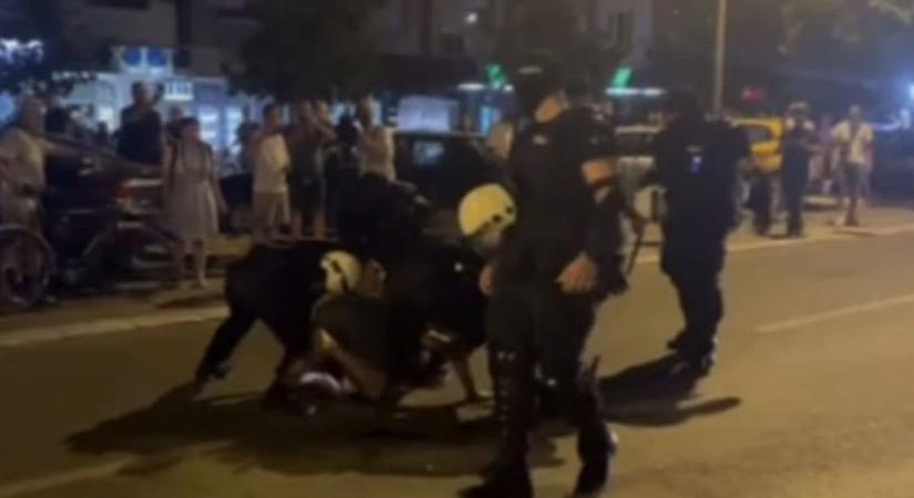 A csendőrség verte szét a blokádot a haladók újvidéki irodájánál