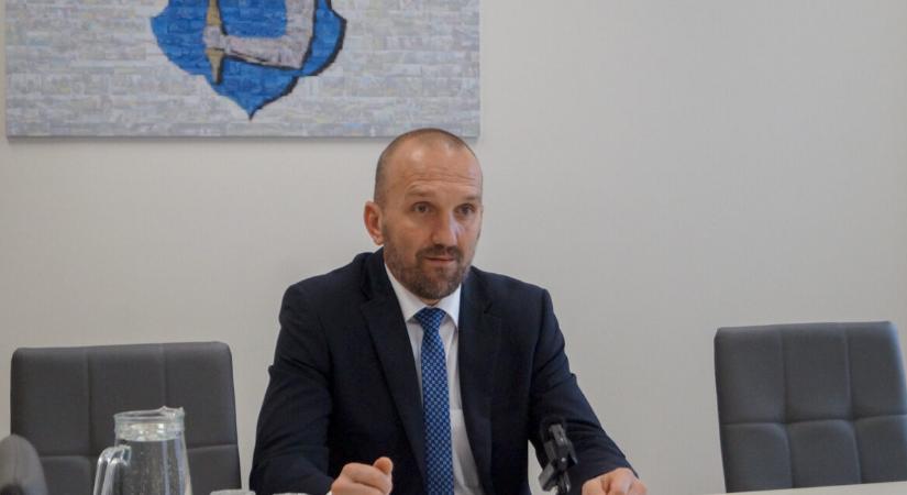 Négy főorvosi címet adományozott a békési testület