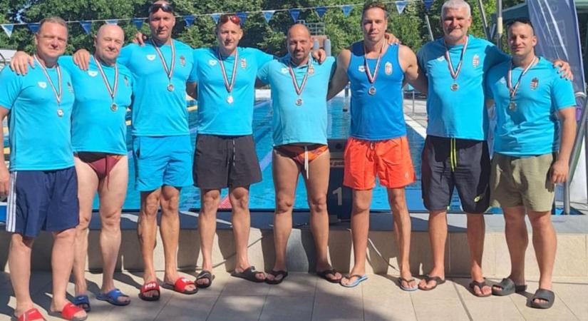 Fiatalos lendülettel csaptak célba az érmeket nyerő szenior úszók