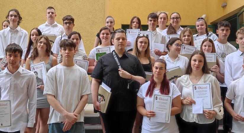 Harminchét tehetséges diákot jutalmaztak a Corvin tanévzáróján