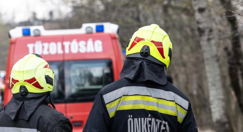 Tragédi Ecséden: leégett ház romjai között holtan találtak egy idős férfit