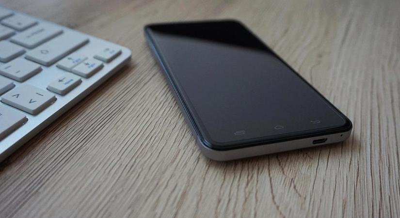 Találtak egy mobiltelefont Debrecenben, majd eladták