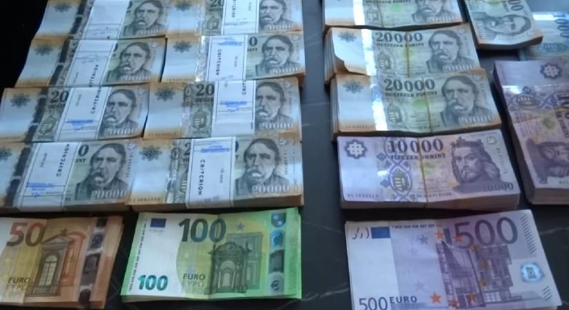 Vádat emeltek a bajai számlagyárban közreműködő cégvezetők ellen
