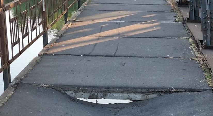 Budapest szégyene: beszakadt a főváros kezelésében lévő Gubacsi híd