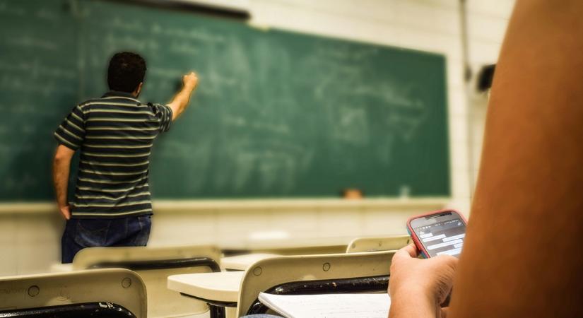 Ezernél is több tanár hiányzik az iskolákból