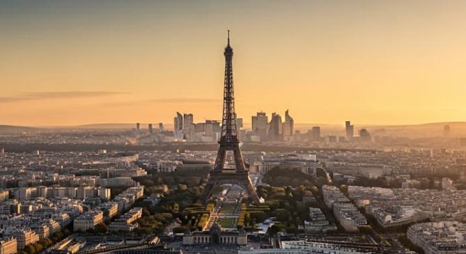Még az Eiffel-tornyot is lezárták a hőség miatt