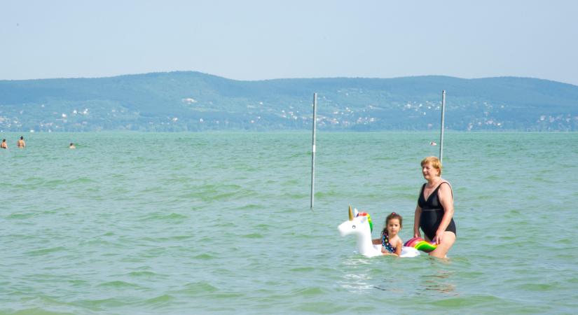 Újra nyit a népszerű balatoni strand: vége a tilalomnak, megszűnt a veszély