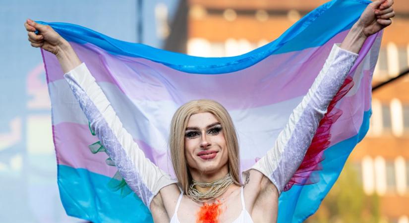 Reagált a kokárdával táncoló drag queen: Ez egy előadó-művészeti ág, nem egy beteg szexuális perverzió