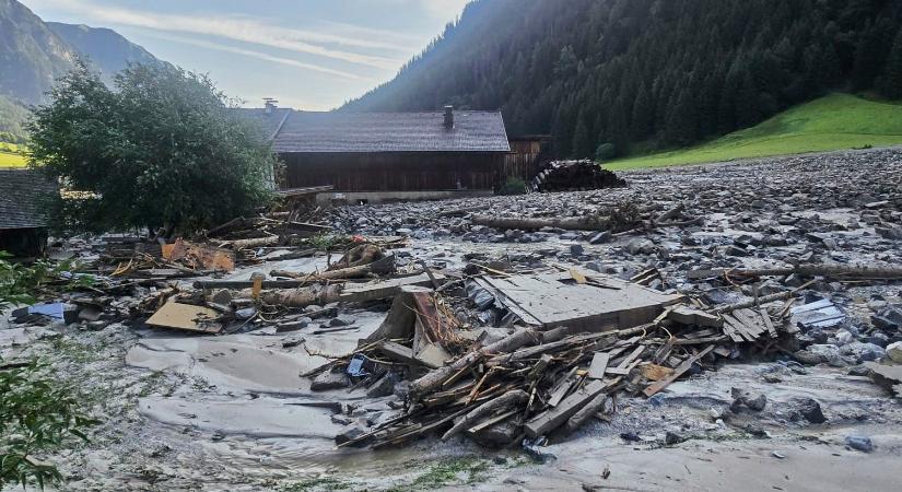 Sárlavina sodort el egy osztrák falut – helikopterrel kellett az embereket menteni (VIDEÓ)