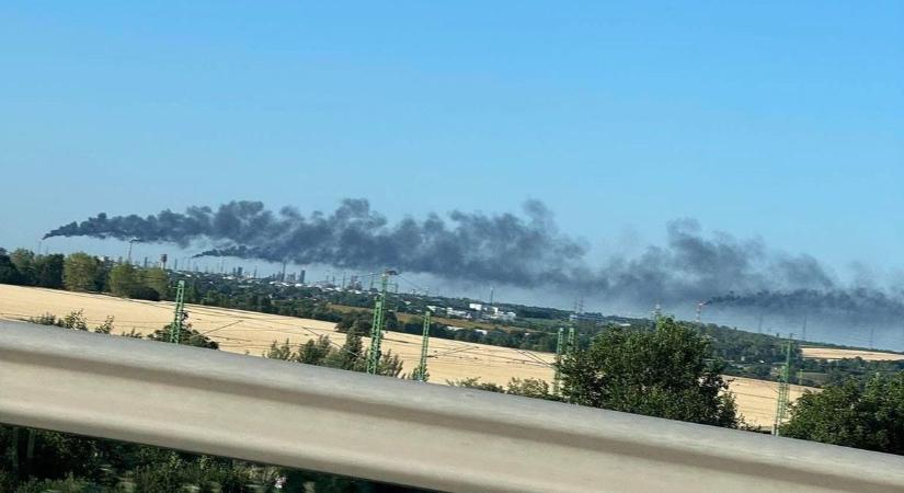Ijesztő hatalmas fekete füst gomolygott MOL-nál, mi történt? - fotók
