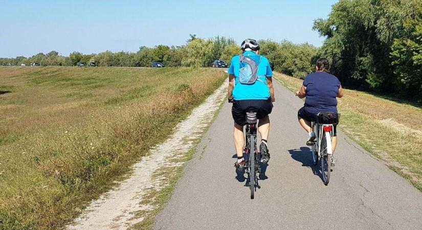 Az a huszonhárom biciklis nem is sejtette, hogy rekordot dönt a Tisza-tónál