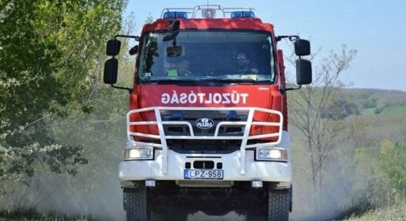 Lángok csaptak fel Kisbéren, több tűzoltóegység vonult a helyszínre
