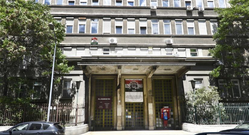 Kulja András szerint csótányok lepték el a Péterfy Sándor Utcai Kórház műtőit, a kórház feljelentést tesz