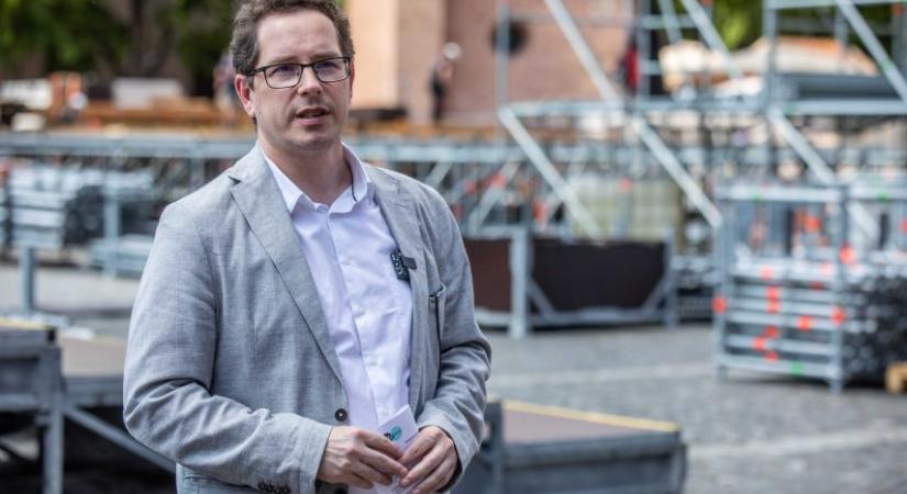 Még öt évig Barnák László vezeti Szeged színházi életét