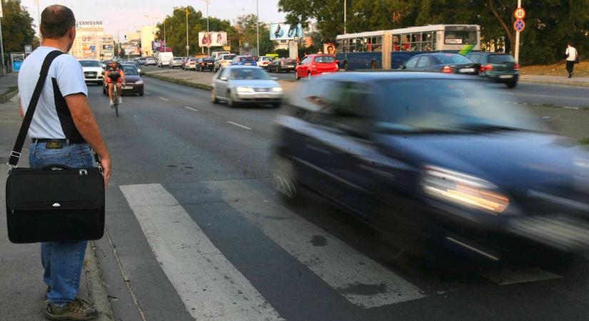 Erre figyelj, ha nyaralni mész: hat új közlekedési tábla érkezik júliustól