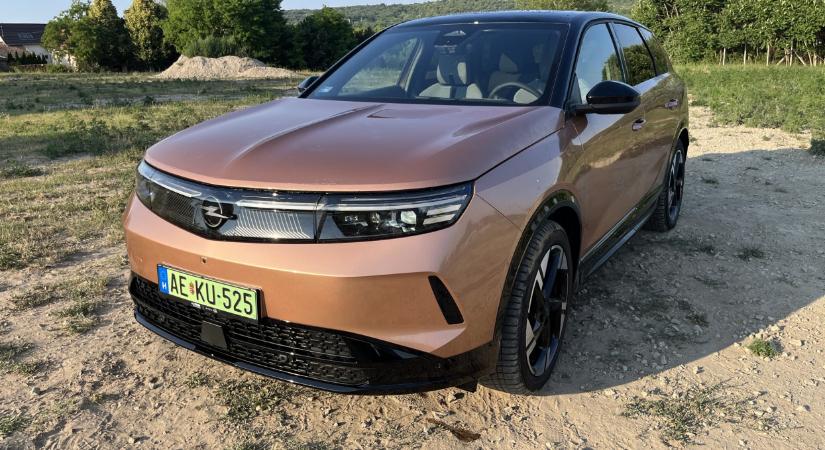 Menő alapszínnel támad a legnagyobb Opel: elektromosan is hozza a kötelezőt az új Grandland?