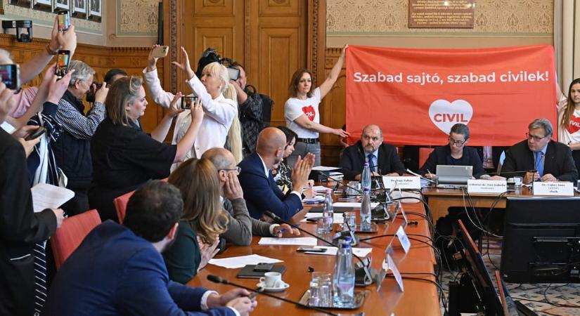 IDEA Intézet: a fideszeseken kívül mindenki elutasítja az átláthatósági törvényjavaslatot