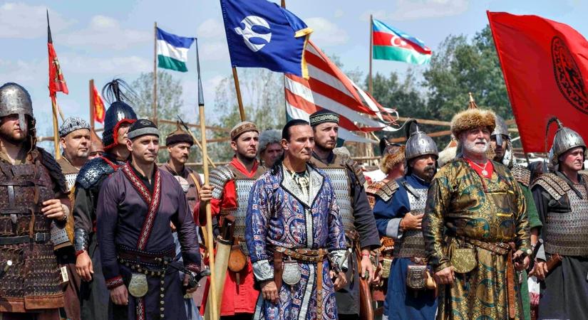 Ilyet még nem láttál Magyarországon: jön a világ legnagyobb jurtája és brutális lovas show Bugacon