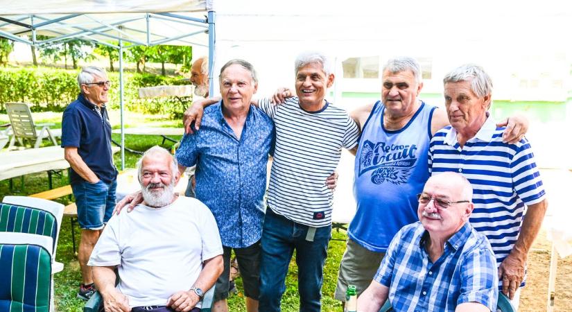 Jót nosztalgiáztak idén is a Szekszárdi Vasas kosarasai és futballistái (fotókkal)