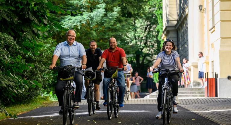 Negyven új kerékpárral bővült a Soproni Egyetem bringaparkja