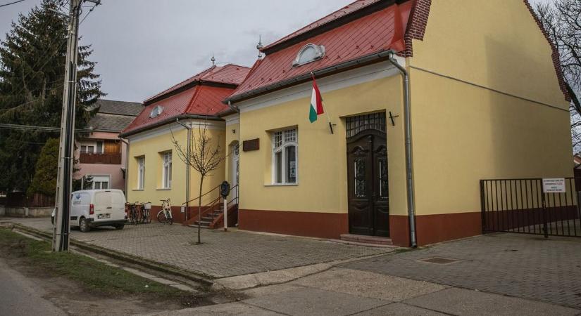 Szembejött a kőkemény vidéki valóság a hajdúdorogi autóssal – elképesztő fotó, ezt kerülgették a főúton!