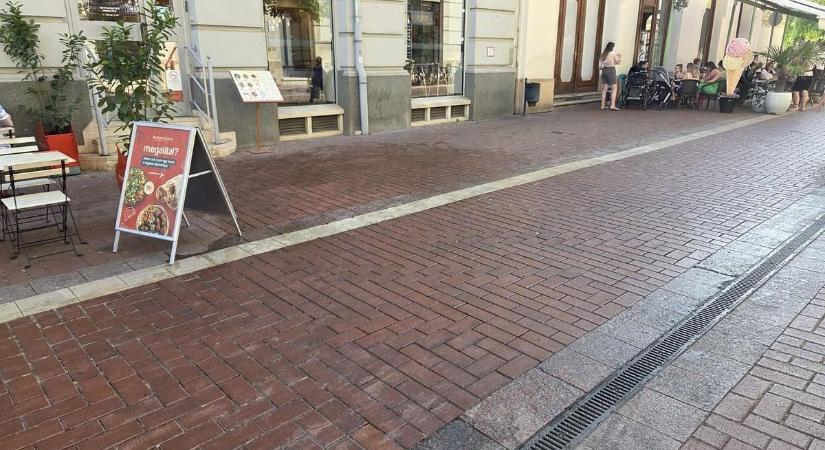 Kiömlött olaj miatt lett balesetveszélyes a belváros, a felelősök jogszabályt szeghettek