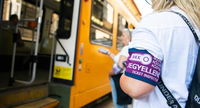 Júniusban több, mint negyvenhétezer utast ellenőriztek rendőrökkel a BKK-ellenőrök