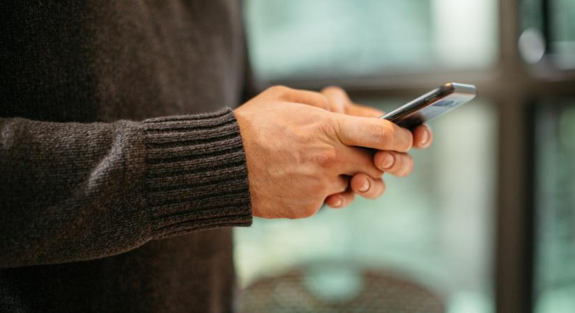 Változhatnak a roamingdíjak a mobilszolgáltatóknál