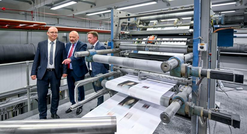 Maruzsa Zoltán: Szeptember elsejére minden diák tankönyve ott lesz az iskolákban