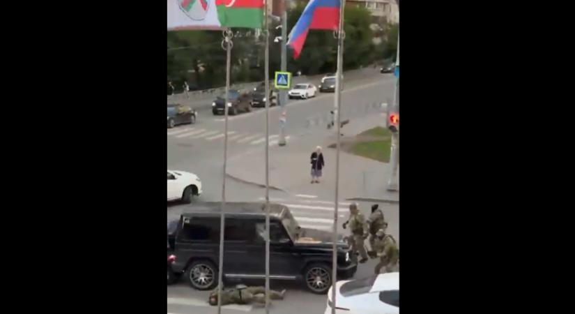 Az orosz titkosszolgálat az utcán kapott ki Mercedeséből egy azeri politikust