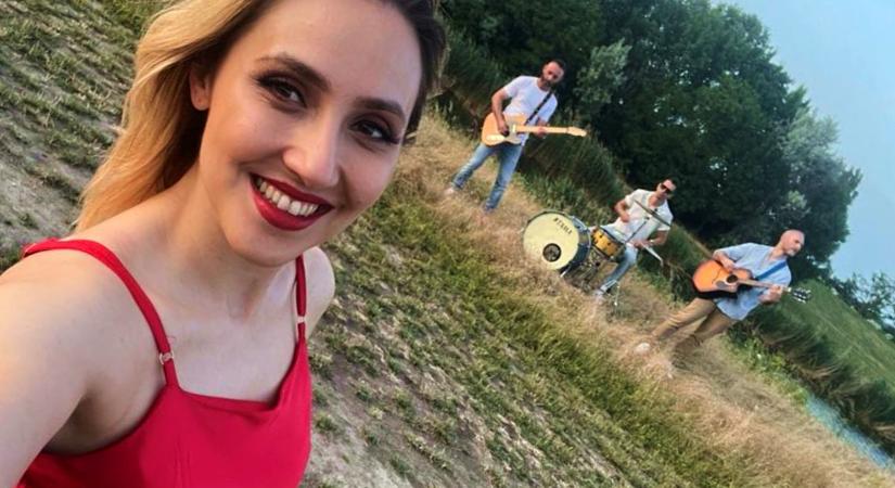 KLIP-PREMIER: Naplementés, bogáncsragadós, mezítláb futós – Itt az Arizóna új klipje, az Életelixír! (VIDEÓ)