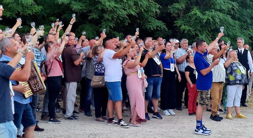 Rekord mennyiségű látogató az Enyingi Borkedvelőknél