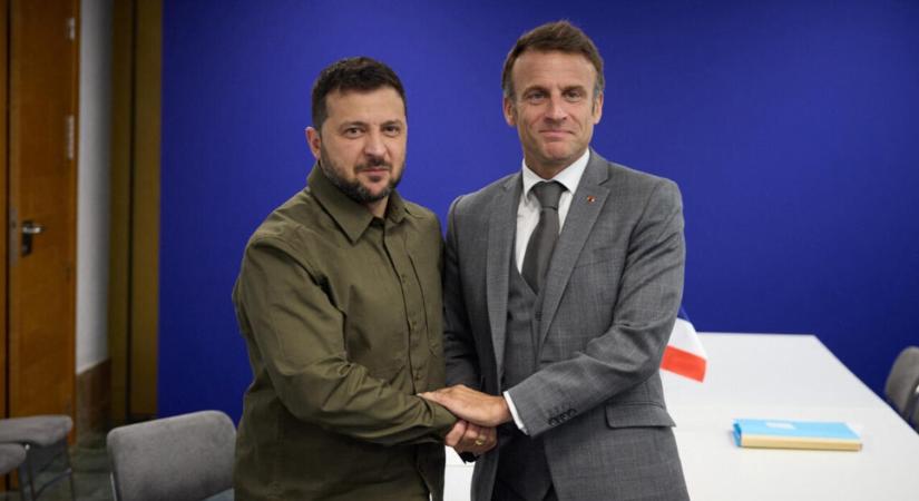 Macron a Putyinnal folytatott beszélgetése után felhívta Zelenszkijt