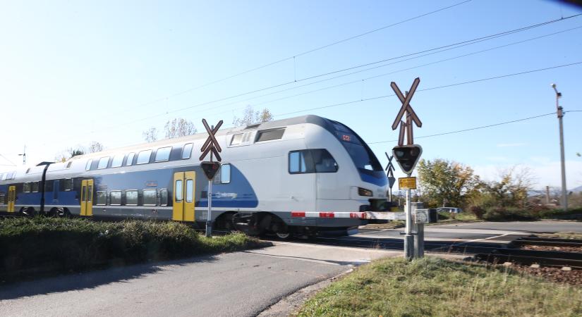 Ismét lehalt a MÁV, megint a győri vonal esett el - Egy biztosítóberendezés szállt el