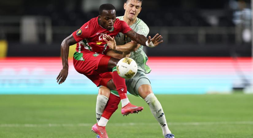 Újpest: suriname-i csatár jöhet, a klub saját applikációt indít