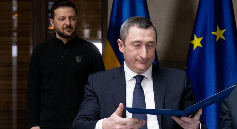 Hiába a korrupciós botrány: nem rúgják ki Zelenszkij helyettesét