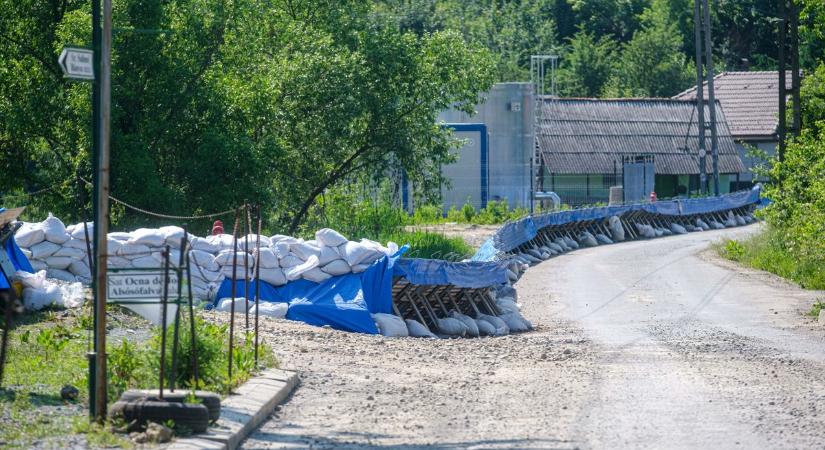 Könnyek a vízben: sztárok lépnek színpadra a székelyföldi árvízkárosultakért