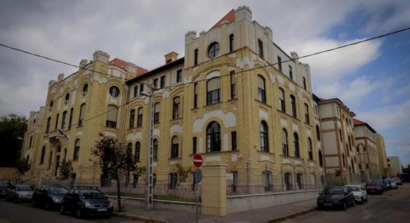 Hadházy Ákos nyert: az Uzsoki kórháznak ki kell adnia a VIP-részleg adatait