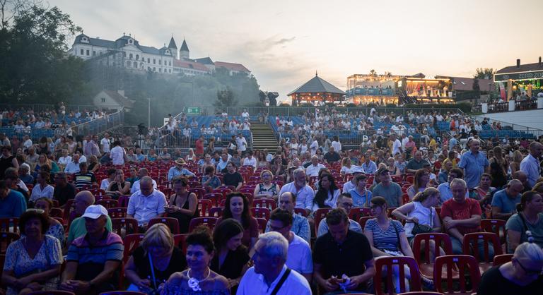 A világsztár betegség miatt lemondta a teljes turnét, és ez páratlan lehetőséget nyitott