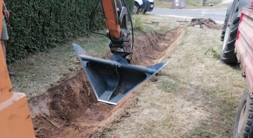 A meleg ellenére sem áll meg a munka Felsőzsolcán