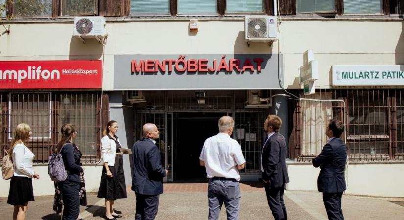 Győr Dézsi alapítványát megkerülve a kórháznak adott támogatást: már szerelik az 52 légkondicionálót