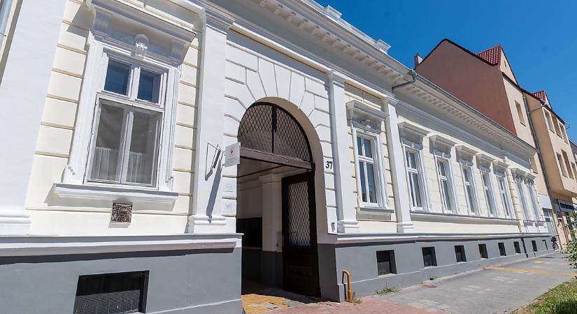 Helyi védelem alatt álló debreceni ház szépült meg