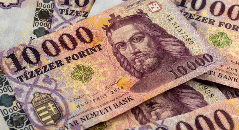 Ismét a mágikus határt kóstolgatja a forint