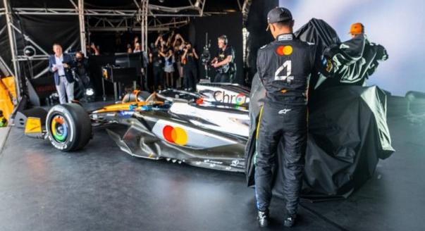 Új McLaren, Verstappen, Lindblad: a nap F1-es hírei
