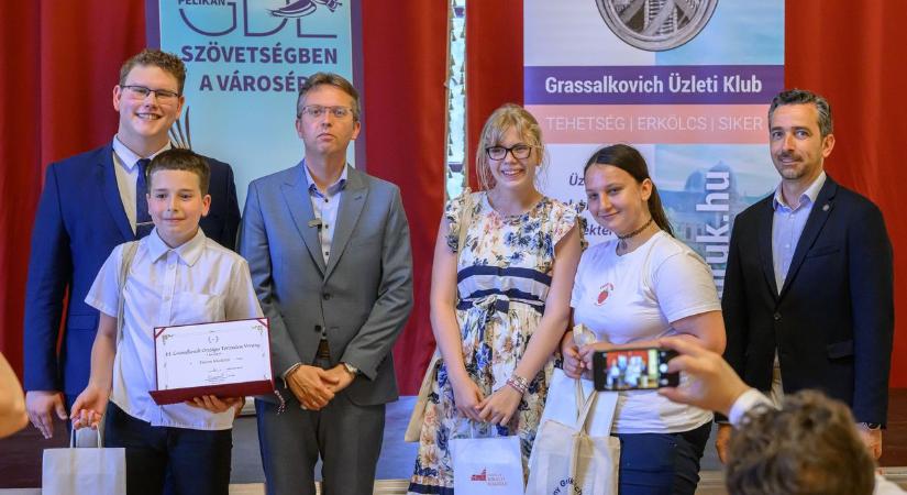 Országos történelemversenyt nyertek a félegyházi diákok, 150 csapatból lettek a legjobbak